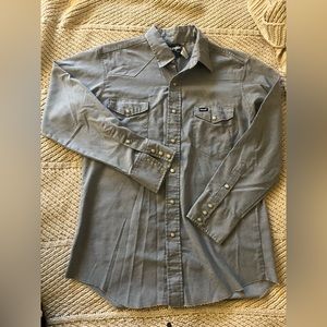 Wrangler button down shirt. Unisex but labeled men’s 16-33